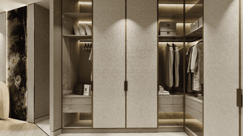 Dressing moderne dans une villa de Dubaï avec portes coulissantes en miroir, reflétant un intérieur bien organisé avec des vêtements suspendus et des étagères chics, mis en valeur par un éclairage ambiant doux.