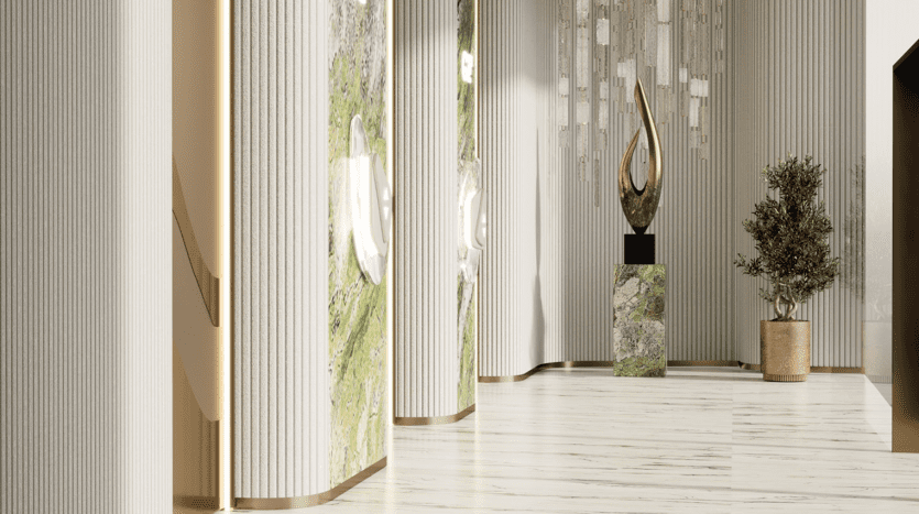 Un hall luxueux avec des sols en marbre blanc, d'élégantes cloisons dorées et une installation de suspension décorative. La lumière naturelle coule à travers de grandes fenêtres mettant en valeur la verdure, parfaites pour un appartement haut de gamme à Dubaï.