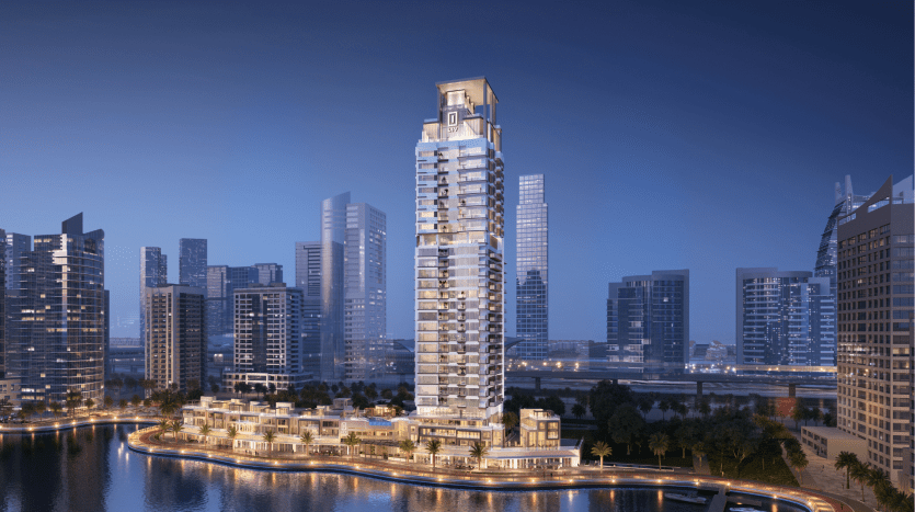 Un gratte-ciel moderne avec des balcons uniques éclairés au crépuscule, entouré d'autres immeubles de grande hauteur le long d'un front de mer incurvé dans un cadre urbain à Dubaï.