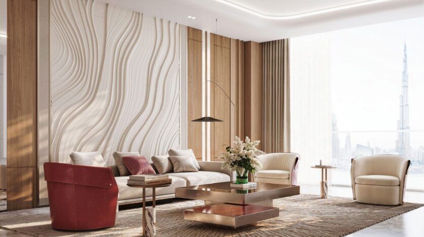 Salon moderne avec mur texturé à motifs de vagues, canapés aux tons neutres, fauteuil d'appoint rouge, table basse dorée et grandes fenêtres offrant une vue sur le paysage urbain Binghatti Skyblade, la lumière naturelle créant une atmosphère lumineuse et élégante.