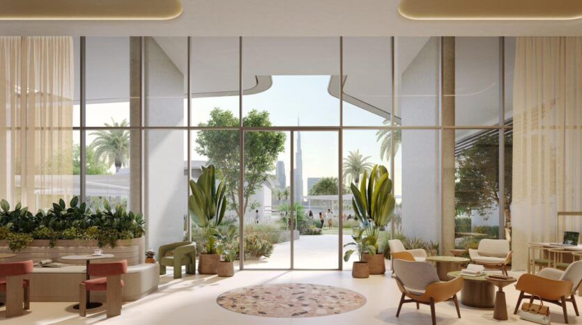 Salon moderne avec de grandes baies vitrées donnant sur un jardin avec des palmiers. La pièce présente des sièges confortables, des plantes en pot et des rideaux légers, mêlant l'art et le confort pour une atmosphère lumineuse et accueillante.