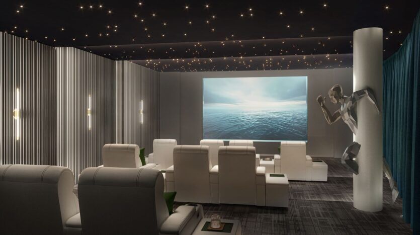 Home cinéma moderne avec des fauteuils blancs inclinables face à un grand écran affichant une scène océanique ; le plafond est éclairé par des lumières en forme d'étoiles et une figure sculpturale - Bella par Passo - semble émerger du mur à droite.
