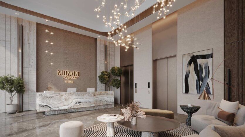 Un hall d'entrée moderne et luxueux, doté d'un comptoir d'accueil en marbre portant l'inscription « MIRARI LEGACY BY RAYNA », d'un éclairage raffiné, d'ascenseurs, d'œuvres d'art abstrait et de sièges moelleux disposés sur un tapis rayé. Les tons neutres et la verdure viennent rehausser ce décor sophistiqué, reflétant l'ambiance raffinée qui règne au Mirari Lagoon by Zoya.