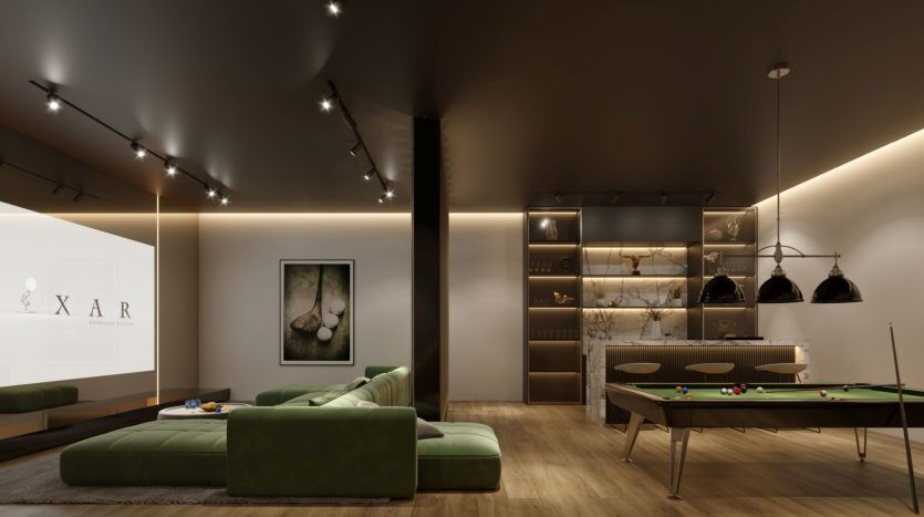 Un salon moderne et élégant dans une villa de Dubaï avec des murs sombres et un canapé sectionnel vert. Les caractéristiques comprennent une table de billard, un éclairage élégant et une présentoir à étagères. L'art est accroché au mur,