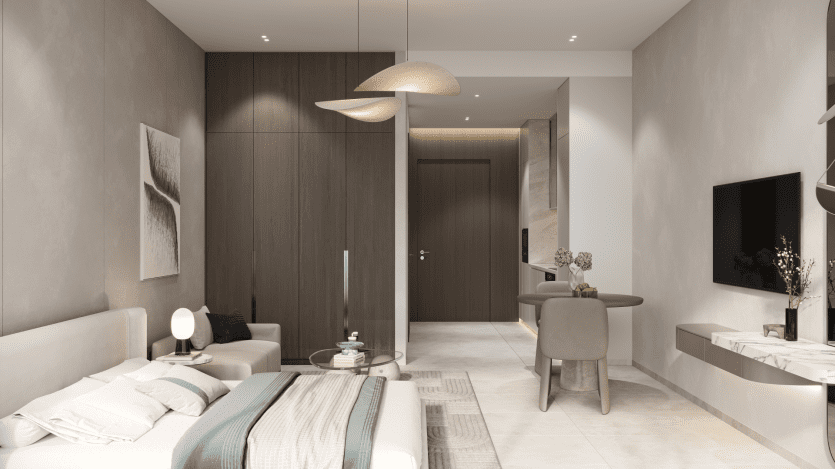 Chambre moderne au décor minimaliste, avec un lit avec des draps blancs et des lampes de chevet. Des œuvres d'art murales abstraites ajoutent du style, tandis qu'un téléviseur REEF 1000 est fixé au mur opposé. Un petit coin repas avec deux chaises, agrémenté d'un éclairage subtil et de plantes décoratives, complète cet espace serein.
